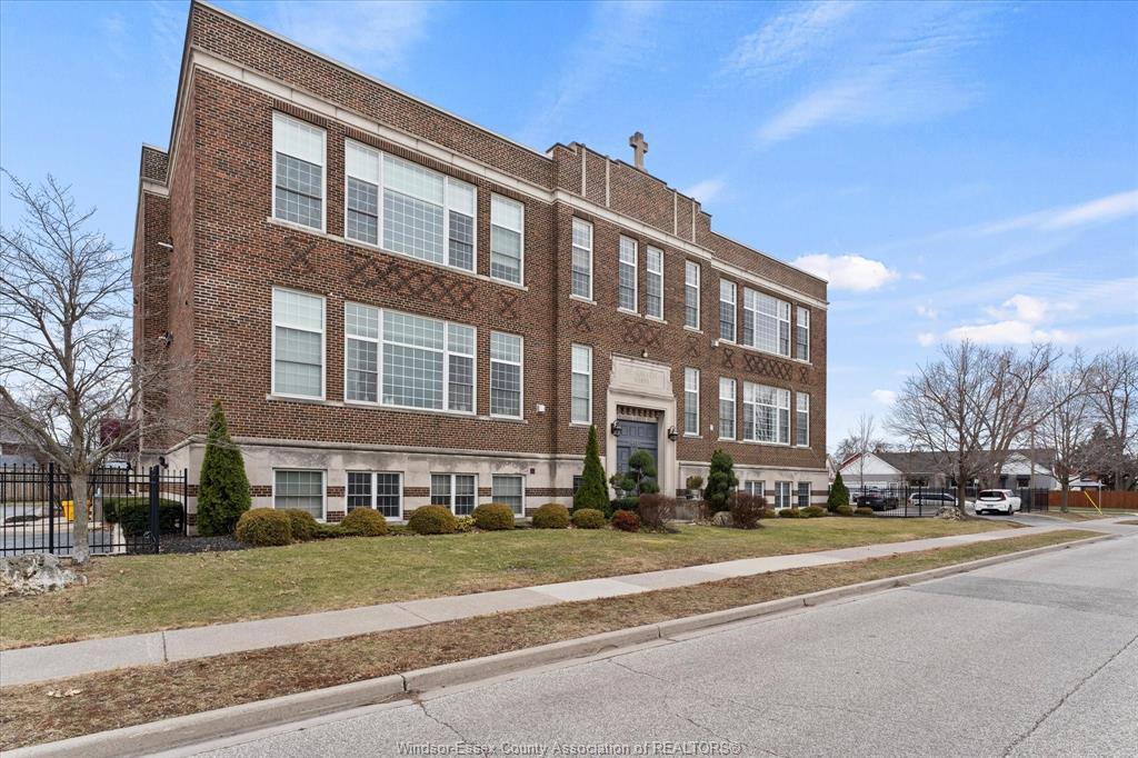 303-647 Irvine, Windsor, ON