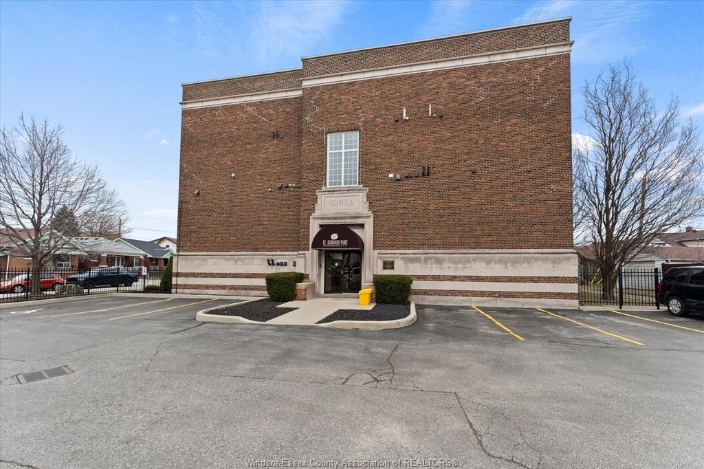303-647 Irvine, Windsor, ON