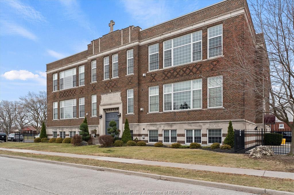 303-647 Irvine, Windsor, ON