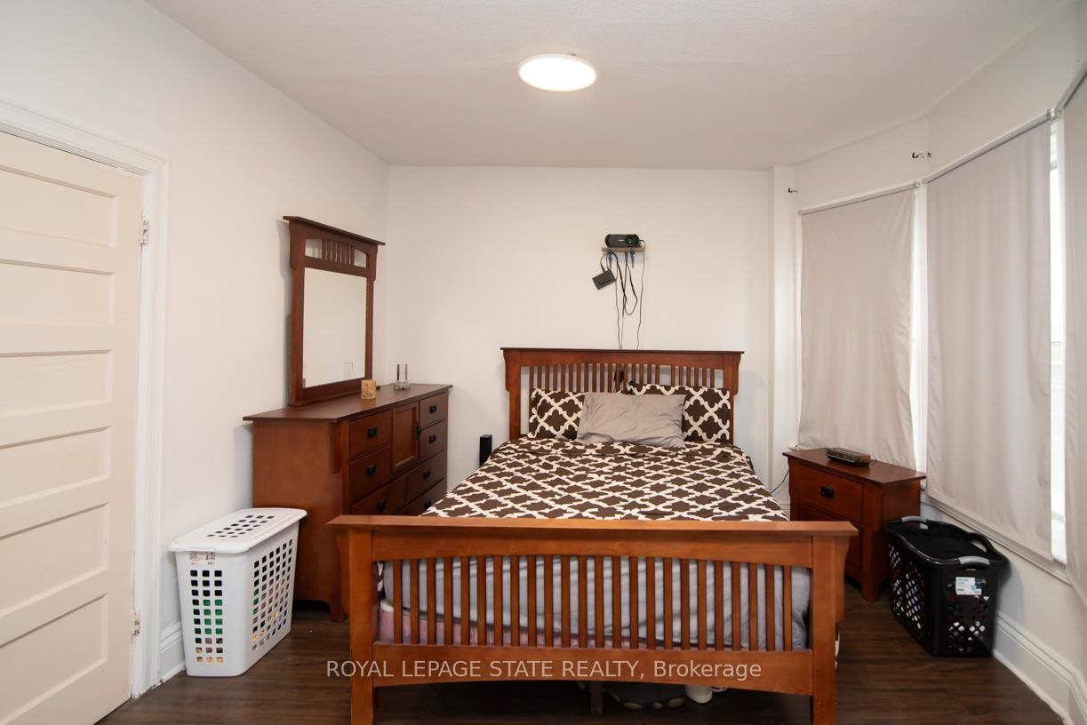 39 Arthur Avenue N, Hamilton, ON - Indoor Photo Showing Bedroom