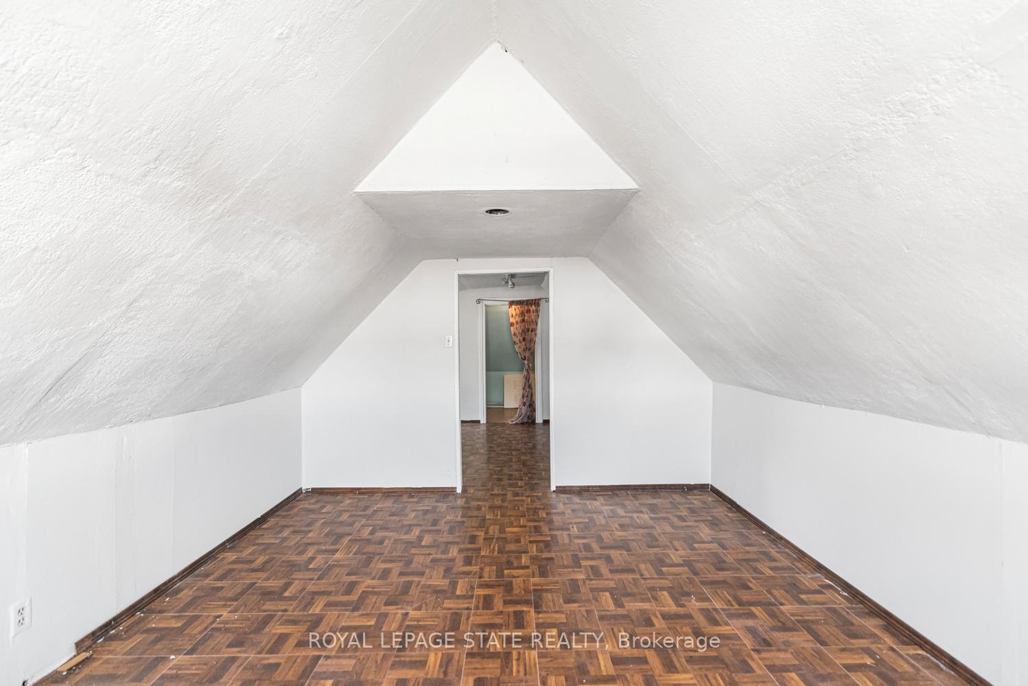 39 Arthur Avenue N, Hamilton, ON - Indoor Photo Showing Other Room