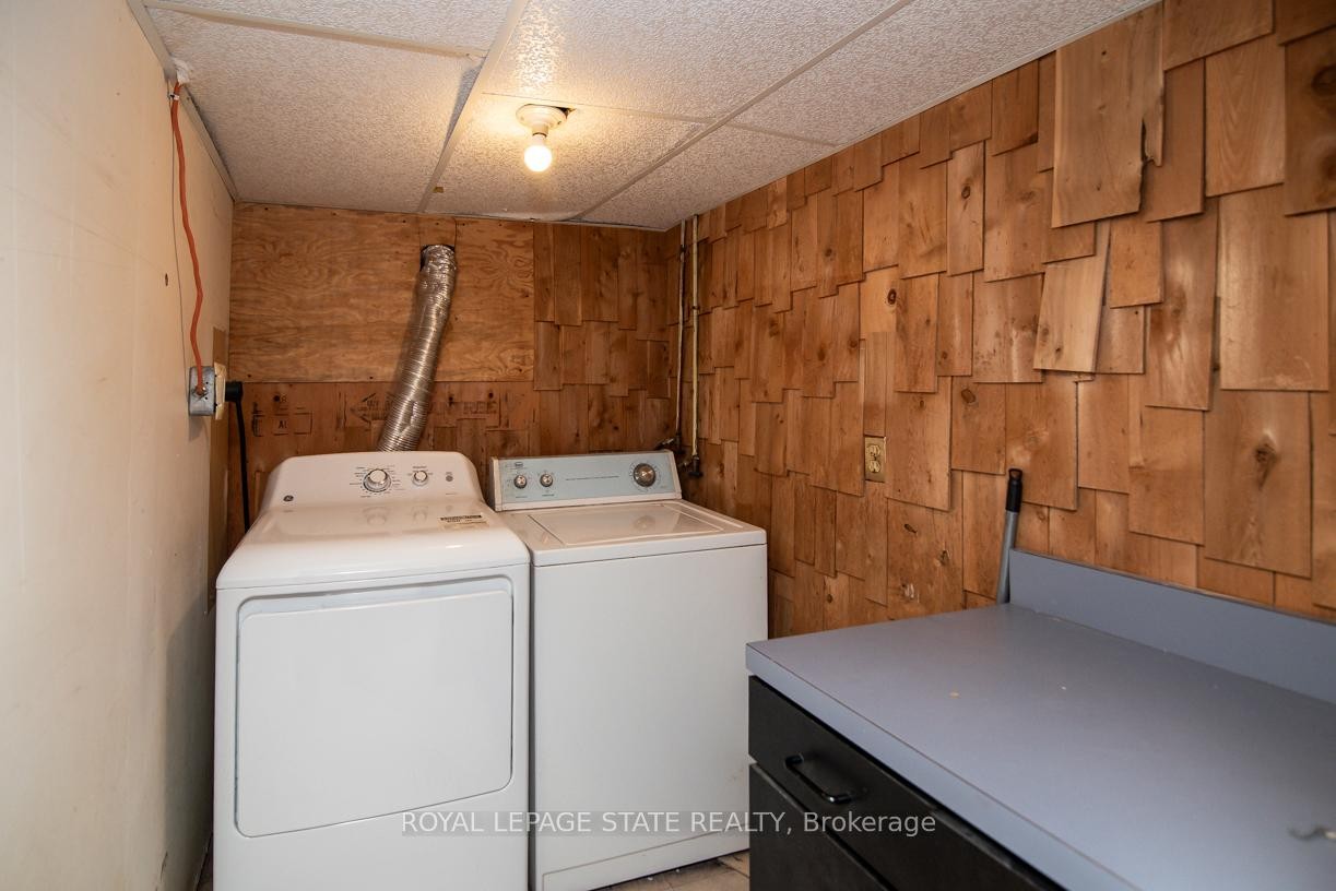 39 Arthur Avenue N, Hamilton, ON - Indoor Photo Showing Laundry Room