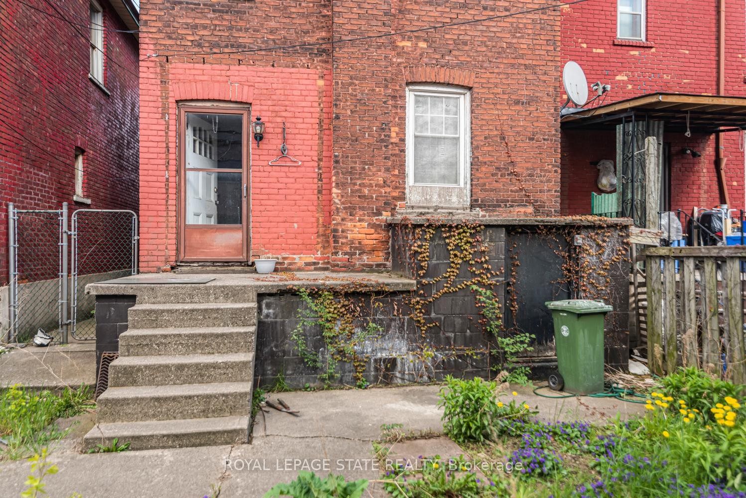 39 Arthur Avenue N, Hamilton, ON - Outdoor With Exterior