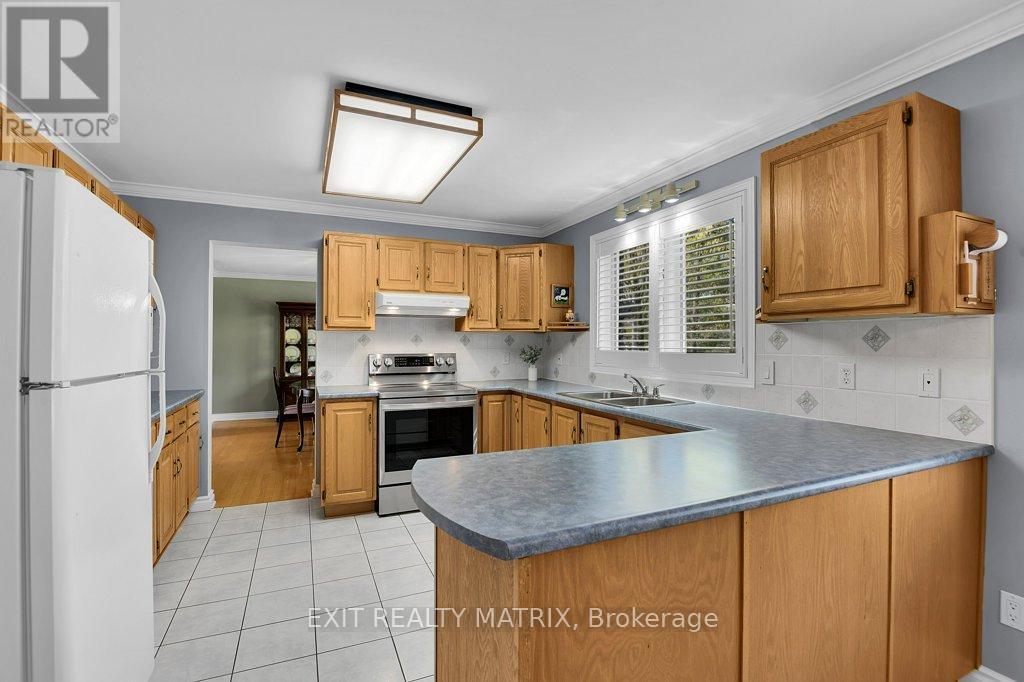 Large kitchen - 1340 Cuthbert Way, Ottawa, ON - Indoor Photo Showing Kitchen With Double Sink