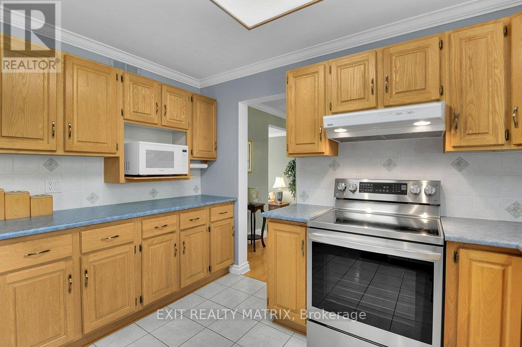 1340 Cuthbert Way, Ottawa, ON - Indoor Photo Showing Kitchen