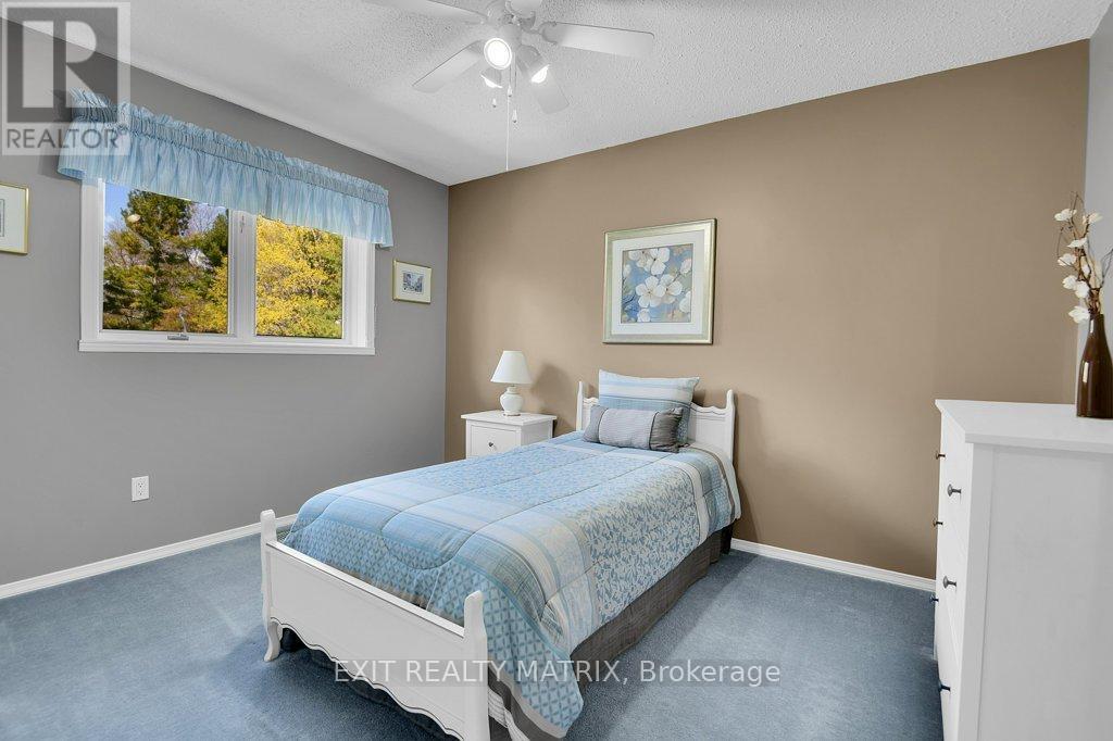 Fourth bedroom - 1340 Cuthbert Way, Ottawa, ON - Indoor Photo Showing Bedroom