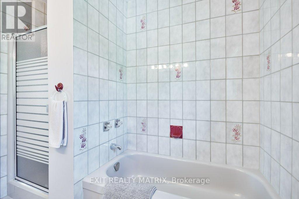 1340 Cuthbert Way, Ottawa, ON - Indoor Photo Showing Bathroom