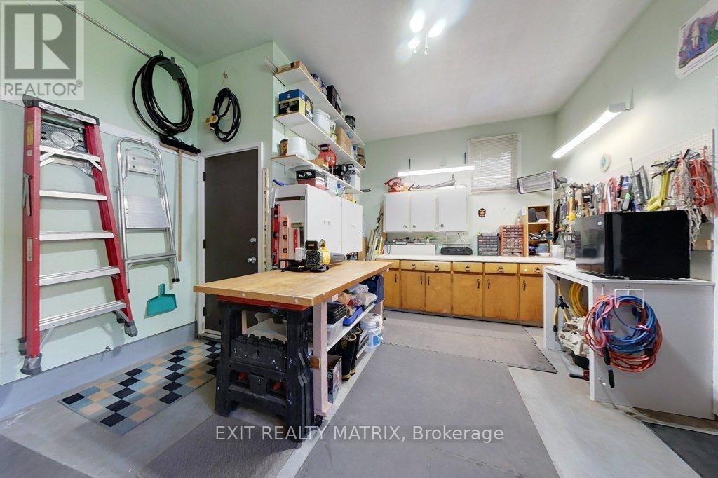 Amazing heated workshop attached to garage. - 1340 Cuthbert Way, Ottawa, ON - Indoor