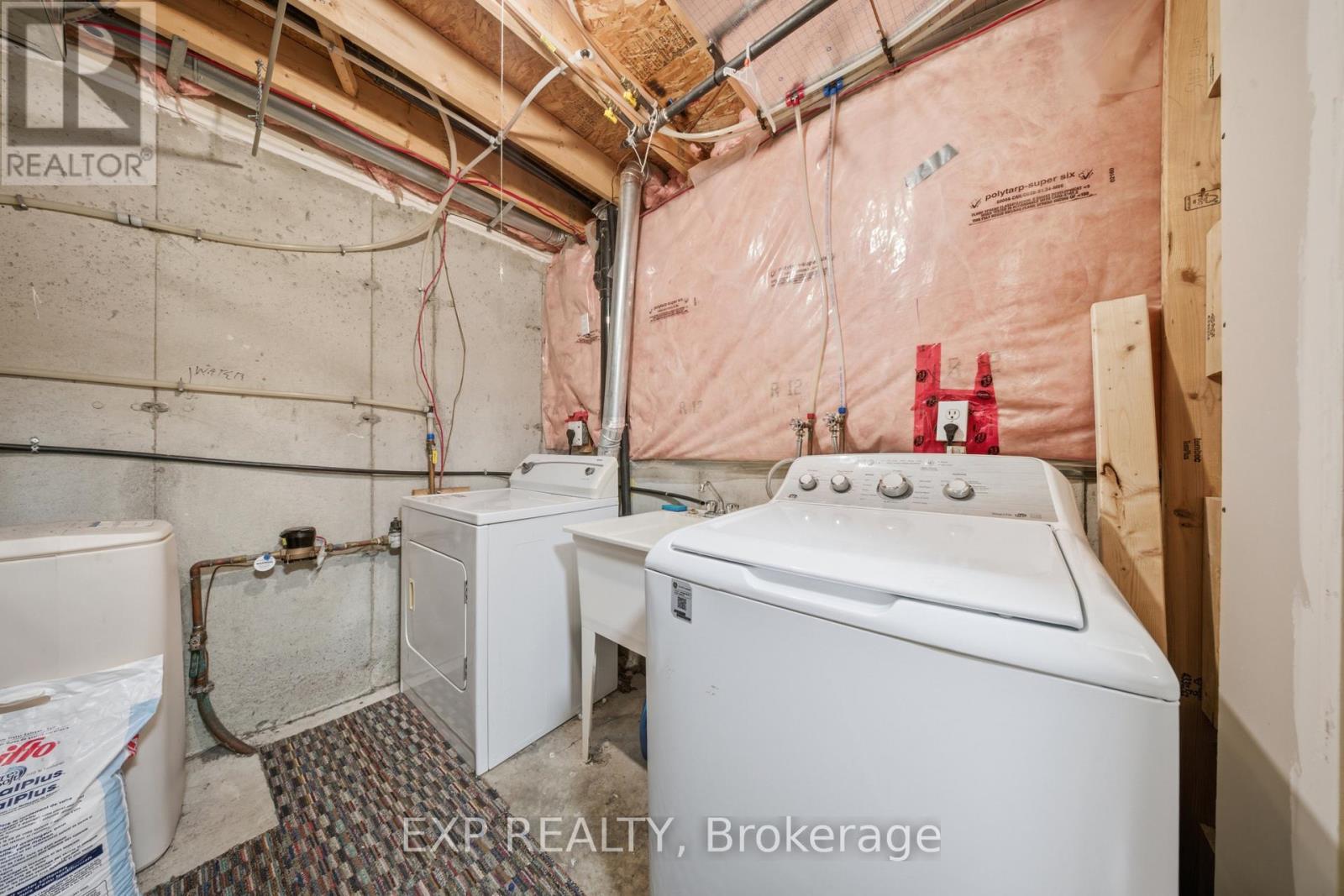 18 Prosperity Drive, Kitchener, ON - Indoor Photo Showing Laundry Room
