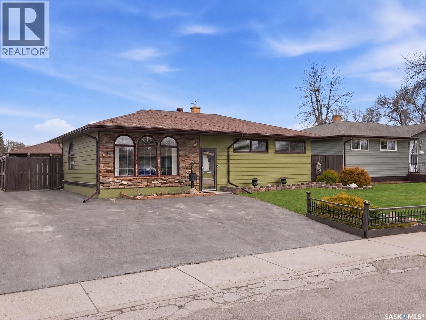 36 Morris Drive, Saskatoon, SK - Outdoor