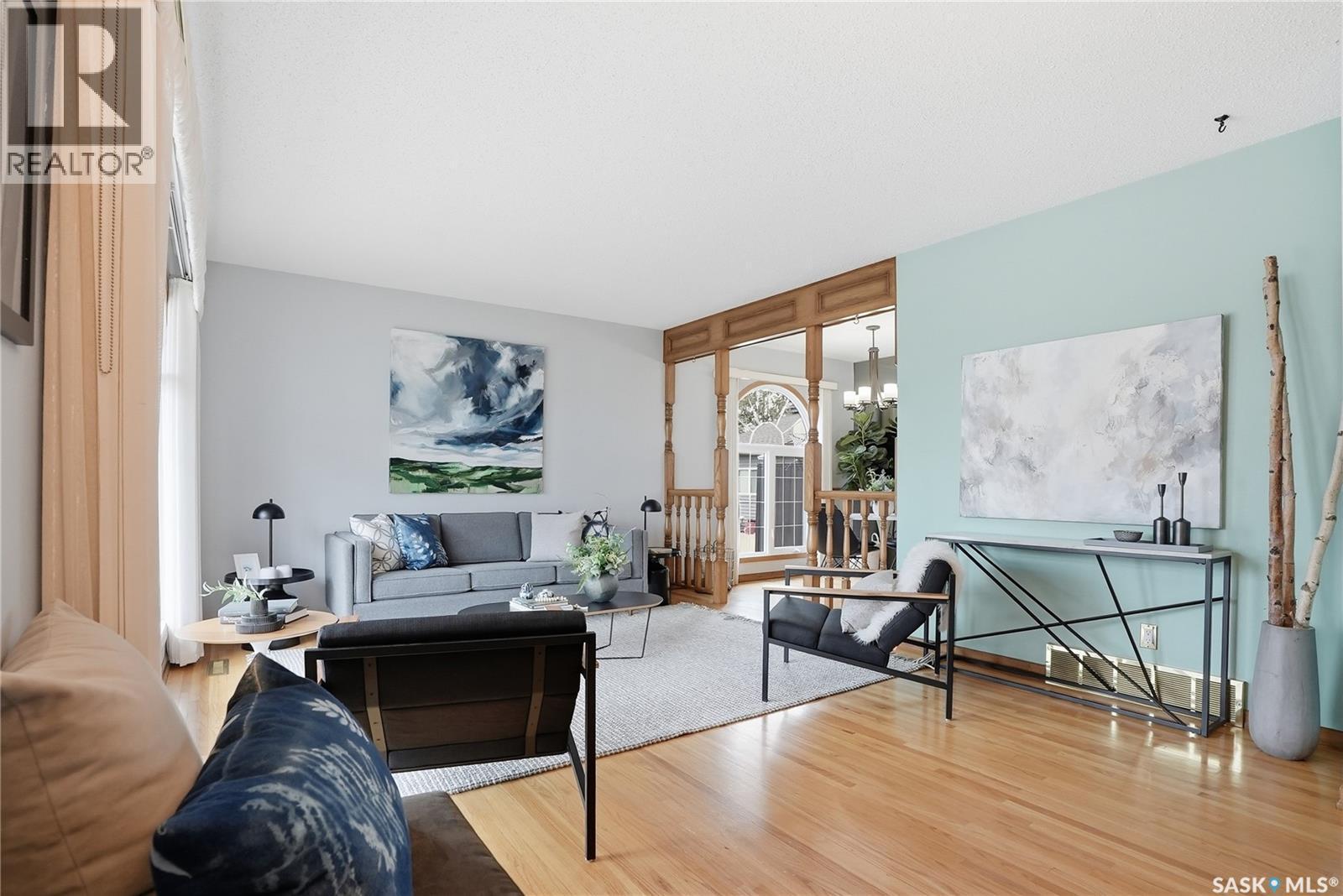 36 Morris Drive, Saskatoon, SK - Indoor Photo Showing Living Room