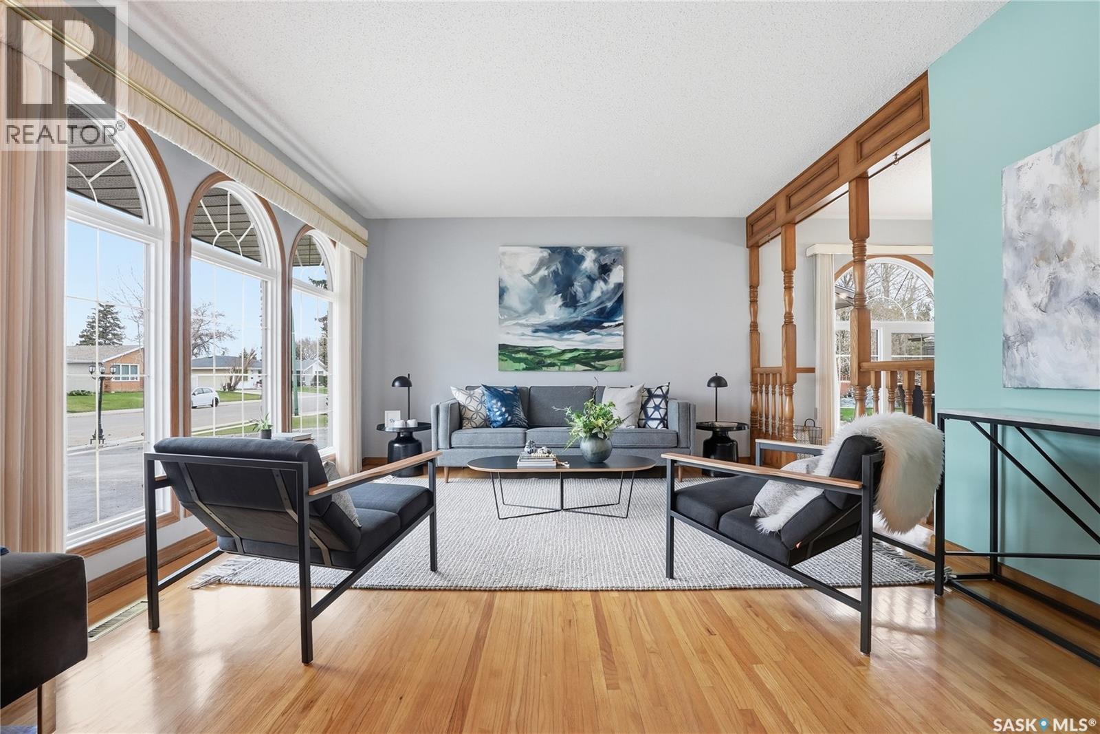 36 Morris Drive, Saskatoon, SK - Indoor Photo Showing Living Room