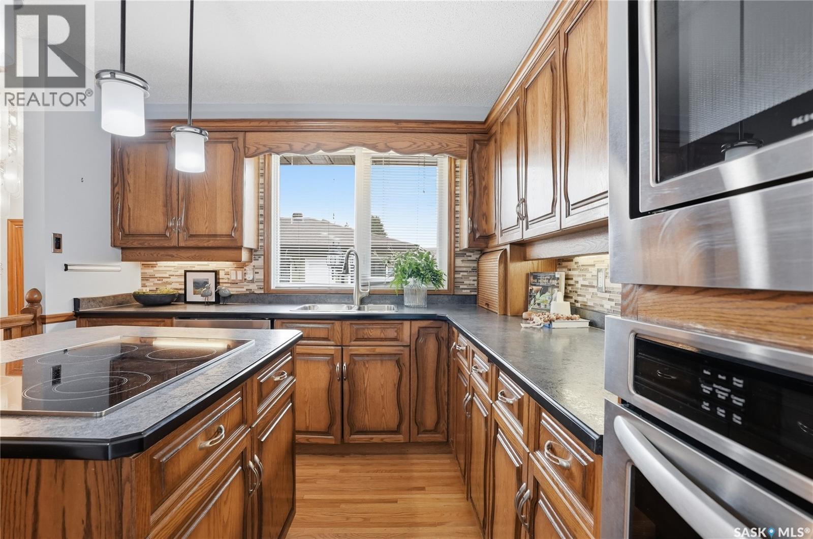 36 Morris Drive, Saskatoon, SK - Indoor Photo Showing Kitchen