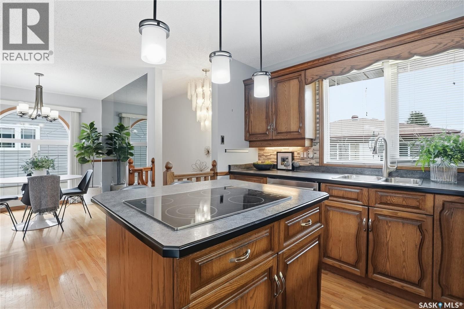 36 Morris Drive, Saskatoon, SK - Indoor Photo Showing Kitchen With Double Sink