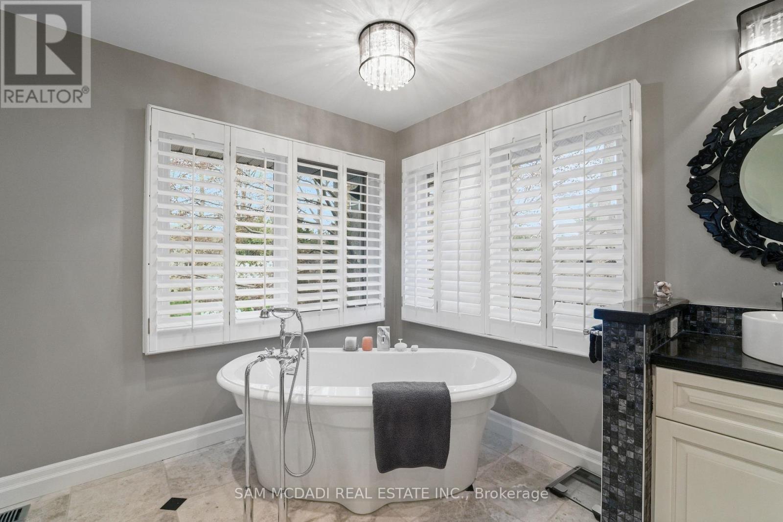 495 Meadow Wood Road, Mississauga, ON - Indoor Photo Showing Bathroom