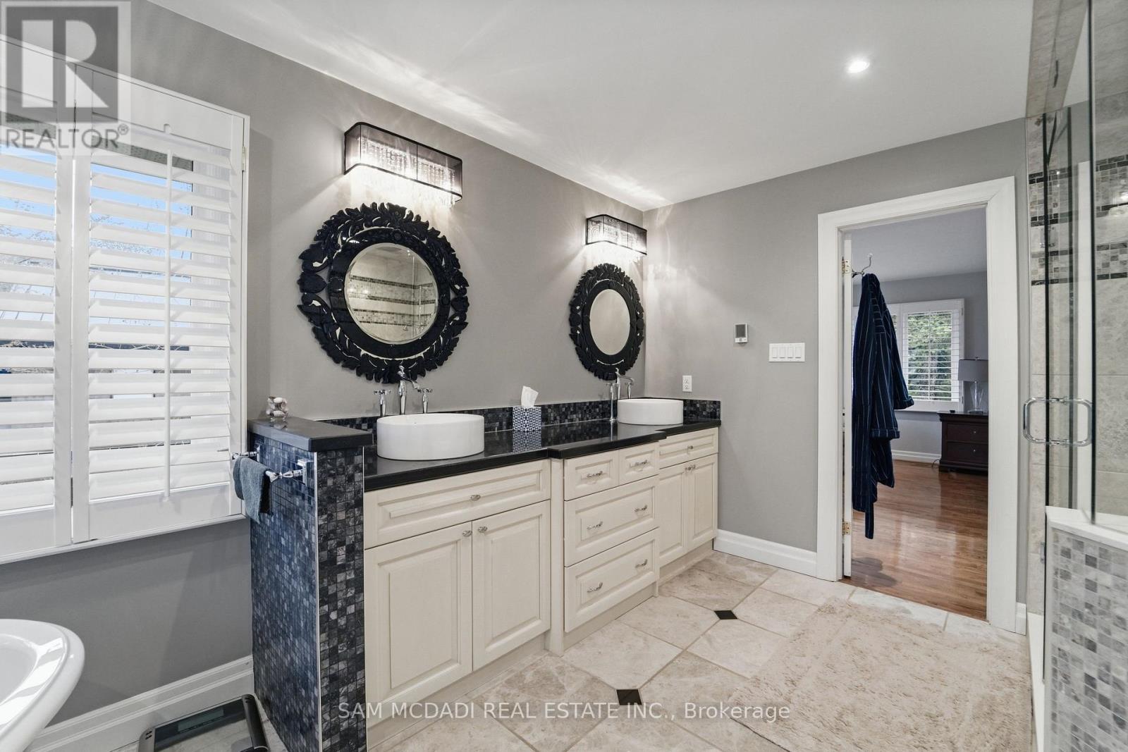 495 Meadow Wood Road, Mississauga, ON - Indoor Photo Showing Bathroom