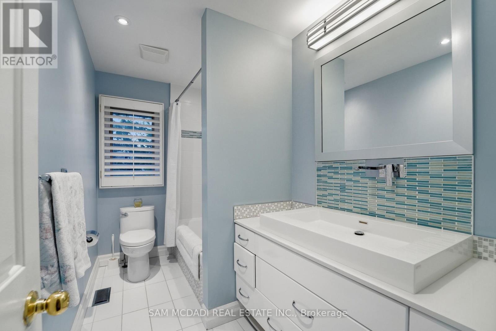 495 Meadow Wood Road, Mississauga, ON - Indoor Photo Showing Bathroom