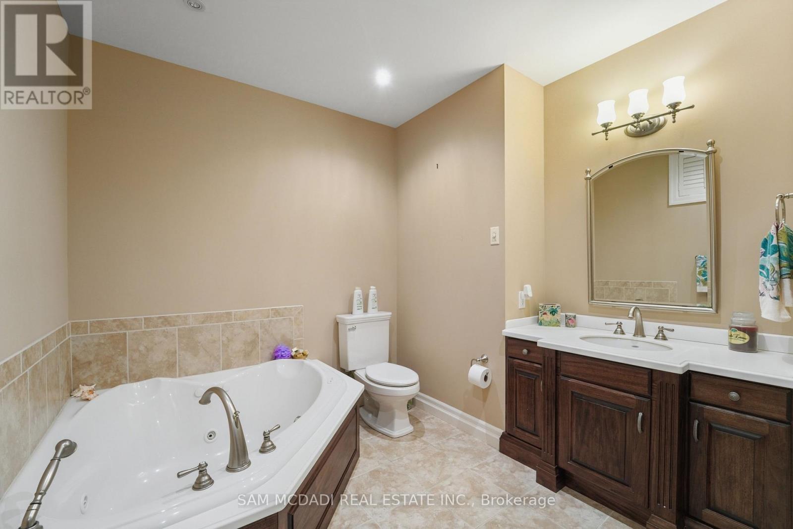 495 Meadow Wood Road, Mississauga, ON - Indoor Photo Showing Bathroom