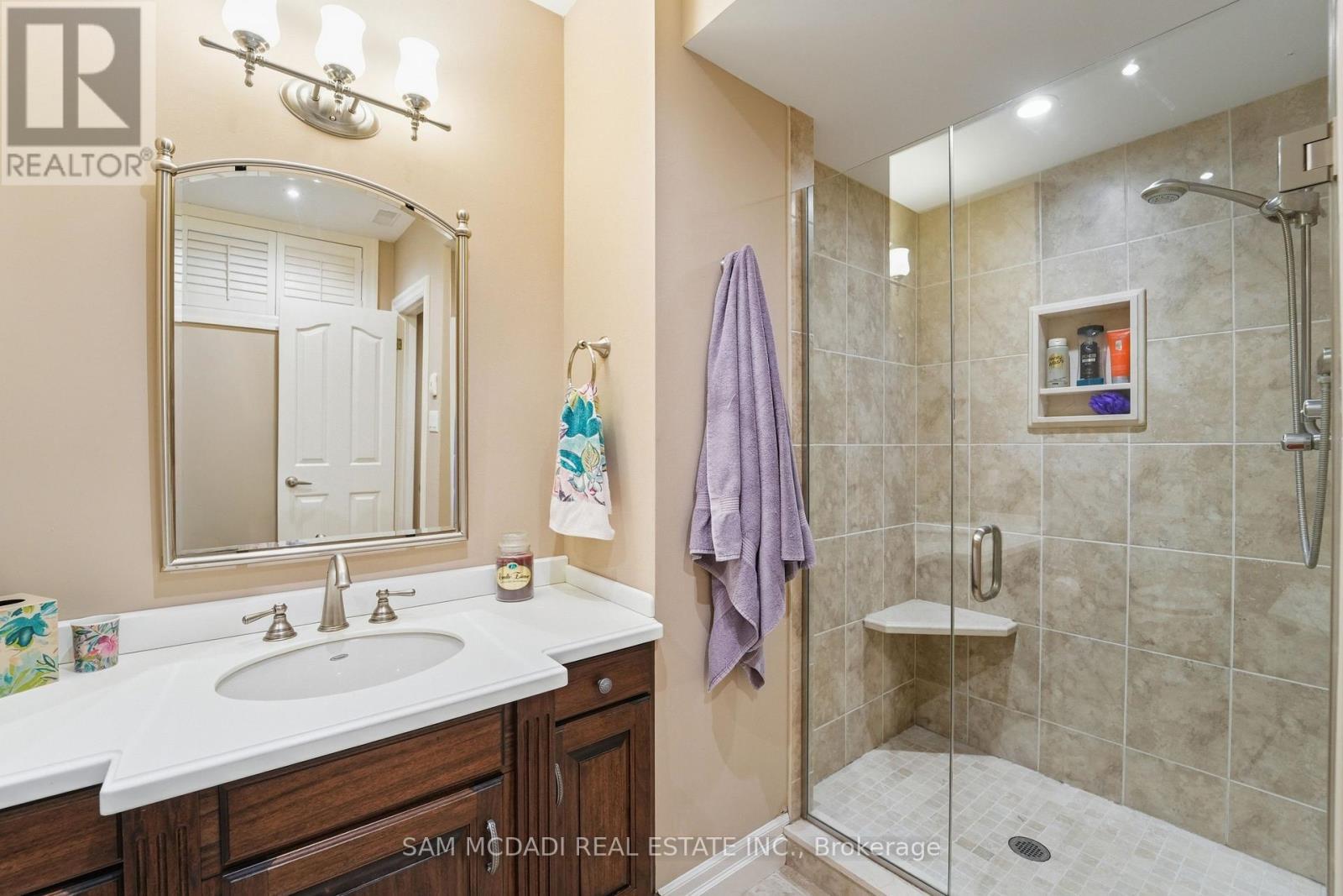 495 Meadow Wood Road, Mississauga, ON - Indoor Photo Showing Bathroom