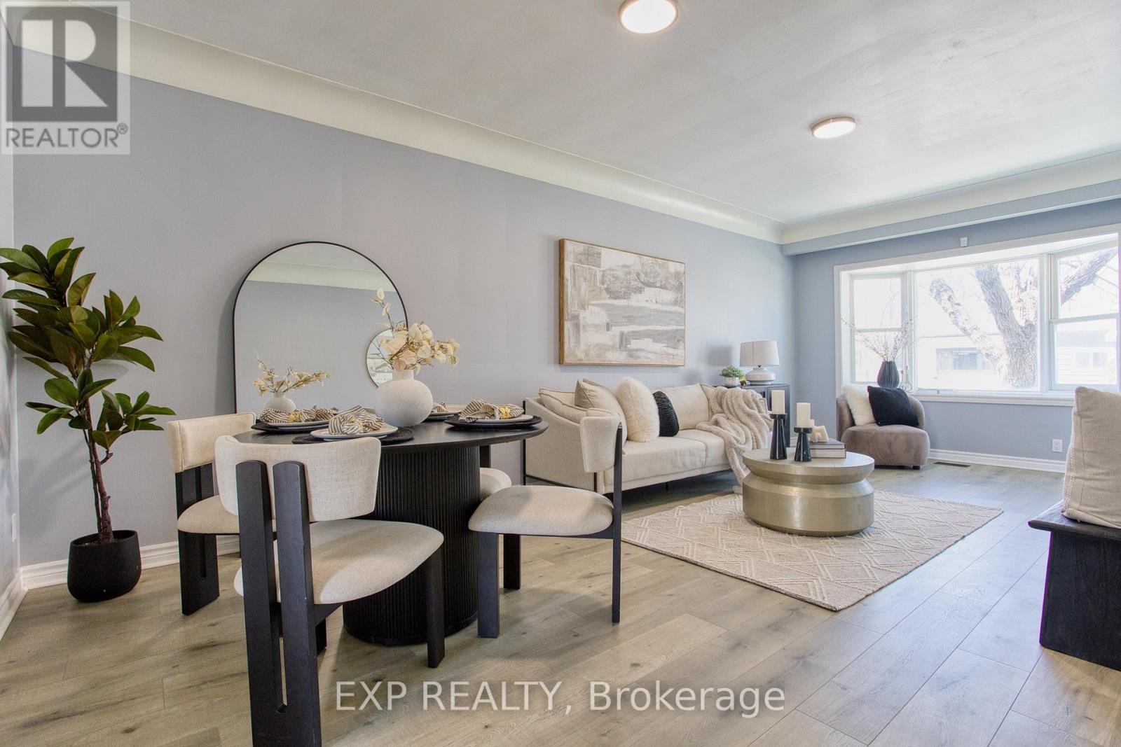 292 Fairfield Avenue, Hamilton, ON - Indoor Photo Showing Living Room