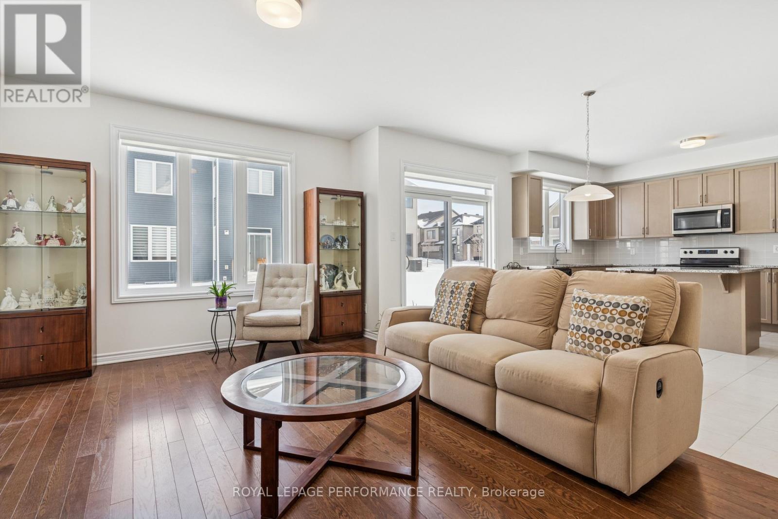 845 Snap Hook Crescent, Ottawa, ON - Indoor Photo Showing Living Room