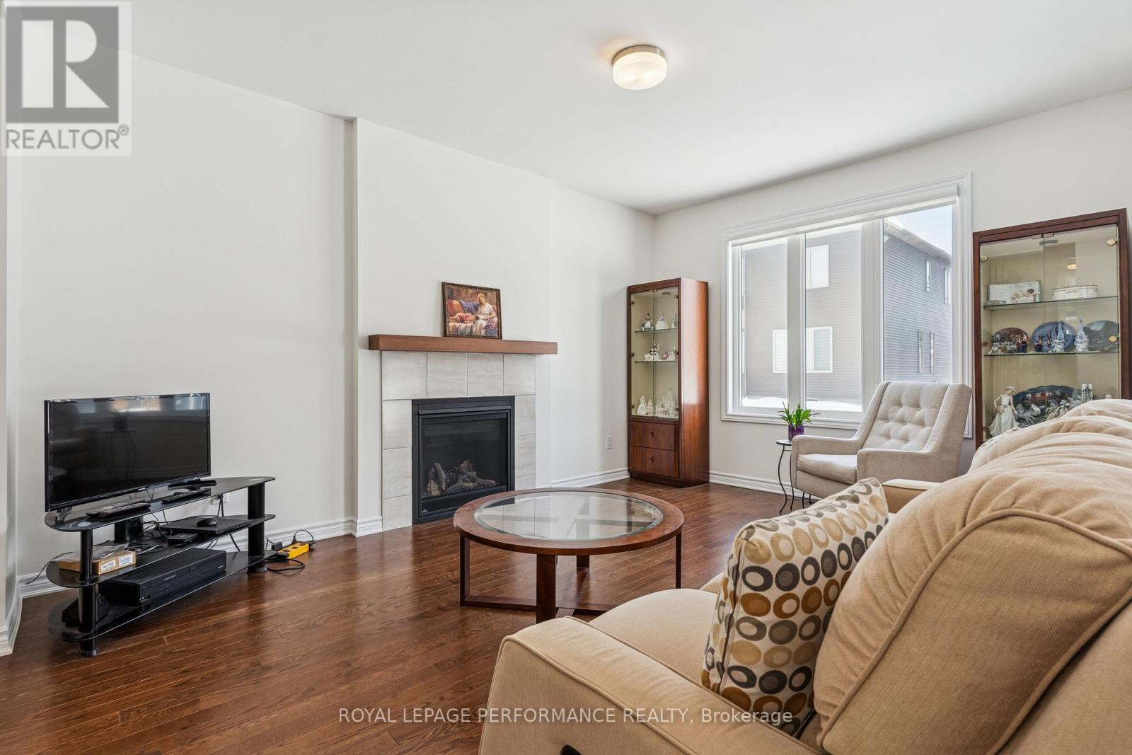 845 Snap Hook Crescent, Ottawa, ON - Indoor Photo Showing Living Room With Fireplace