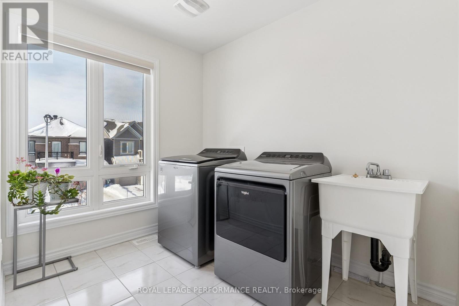 845 Snap Hook Crescent, Ottawa, ON - Indoor Photo Showing Laundry Room
