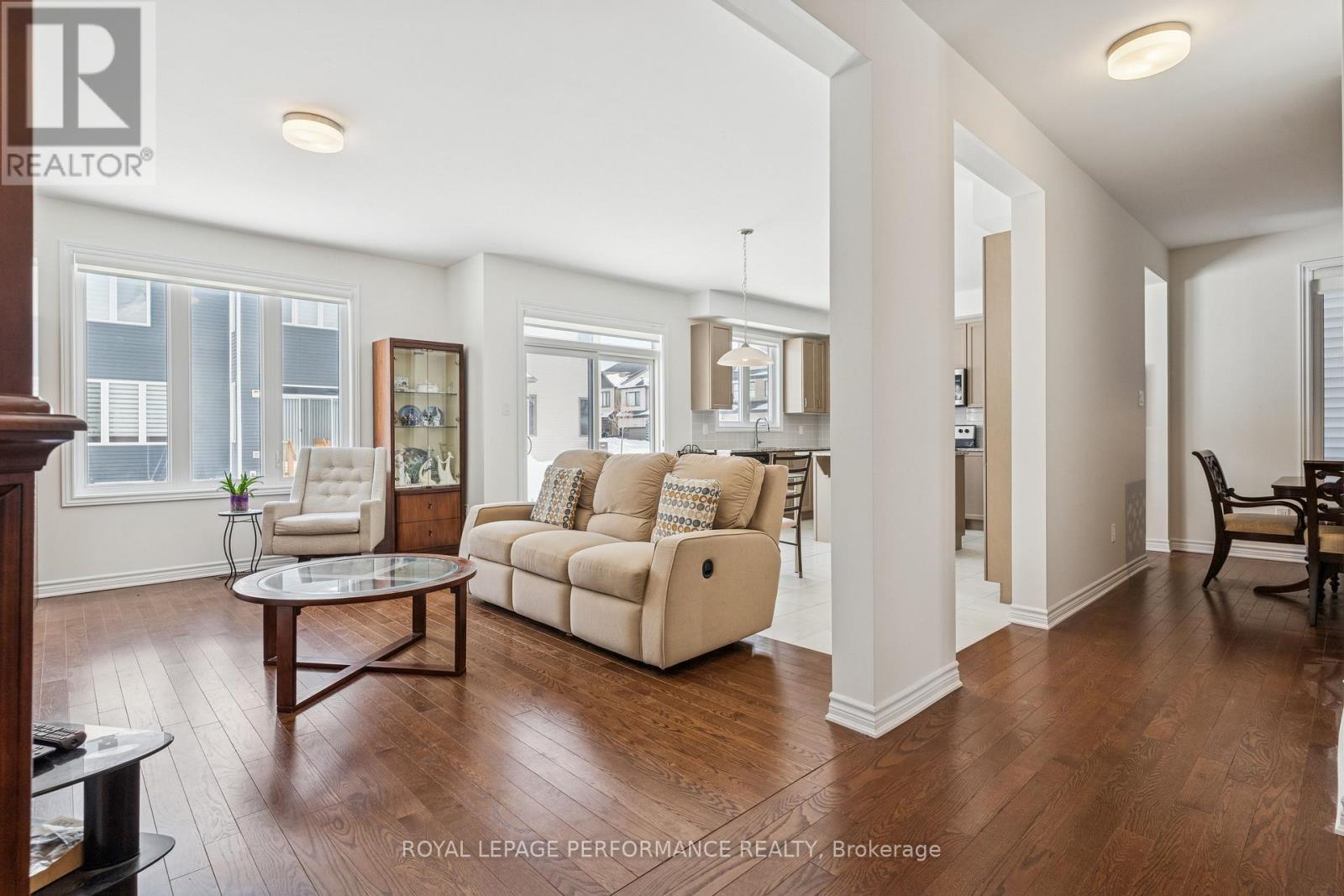 845 Snap Hook Crescent, Ottawa, ON - Indoor Photo Showing Living Room