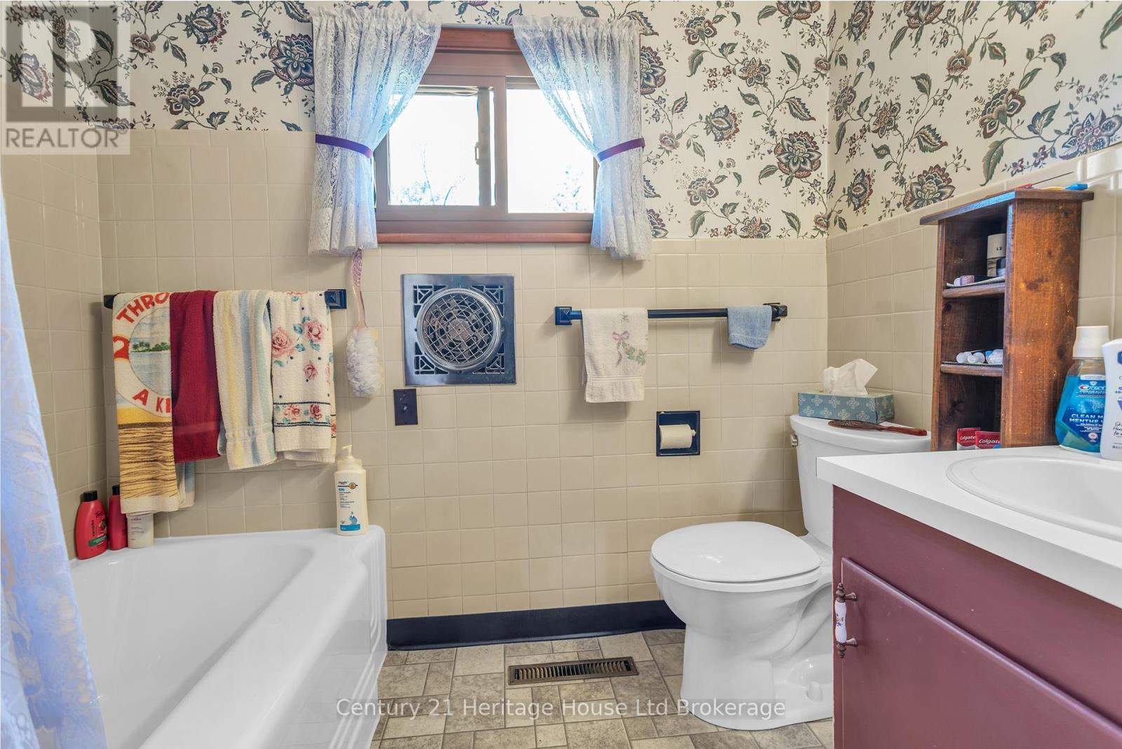 88 Potters Road, Tillsonburg, ON - Indoor Photo Showing Bathroom
