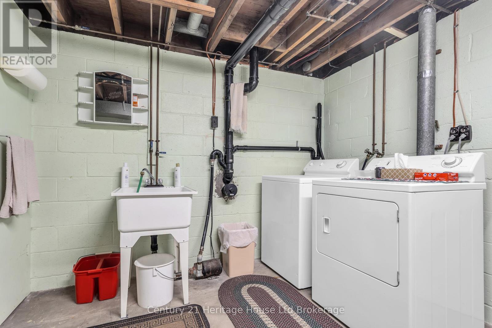 88 Potters Road, Tillsonburg, ON - Indoor Photo Showing Laundry Room