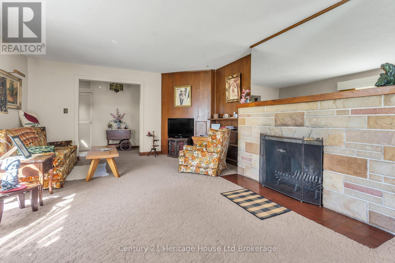 88 Potters Road, Tillsonburg, ON - Indoor With Fireplace