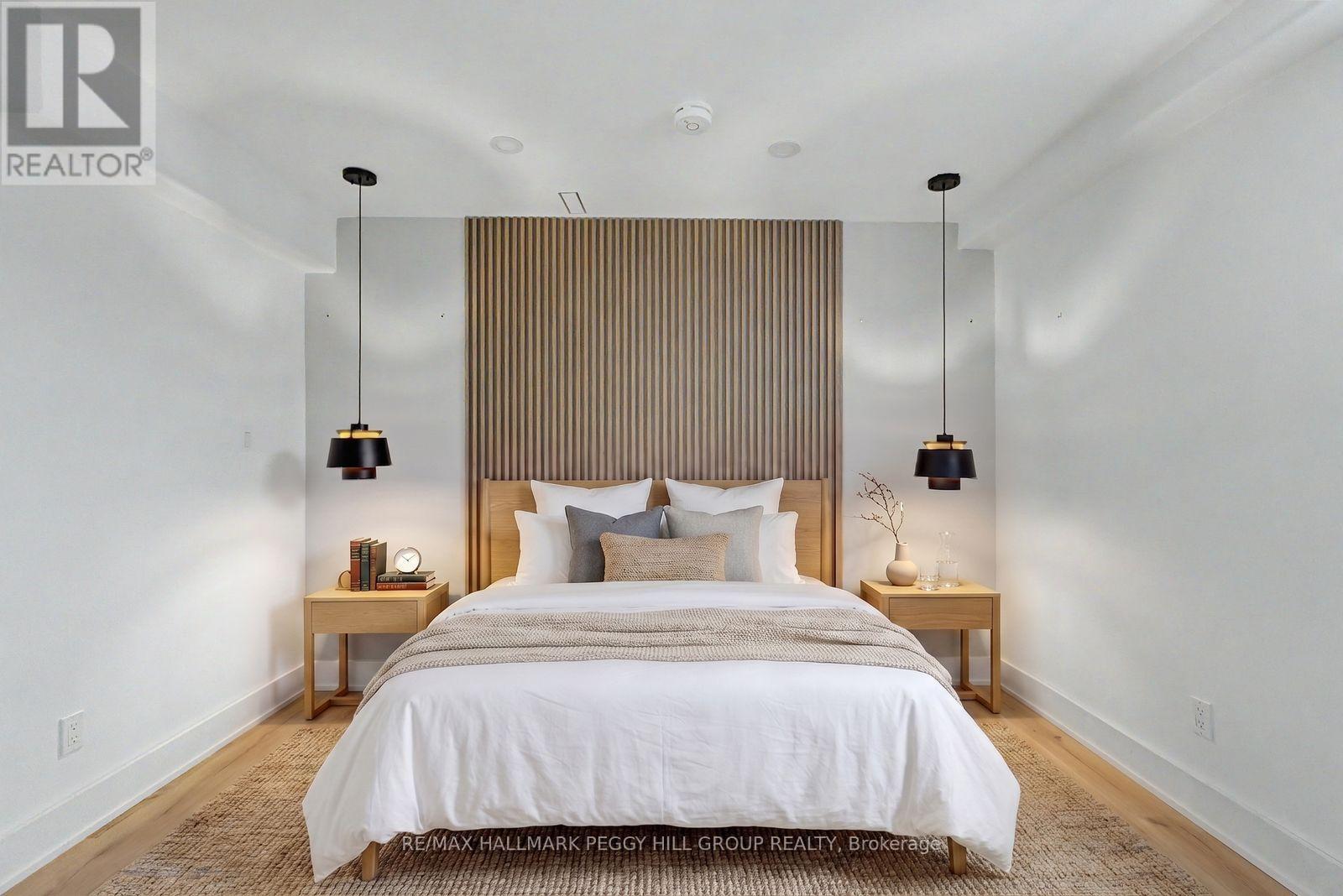96 Redmond Crescent, Springwater, ON - Indoor Photo Showing Bedroom