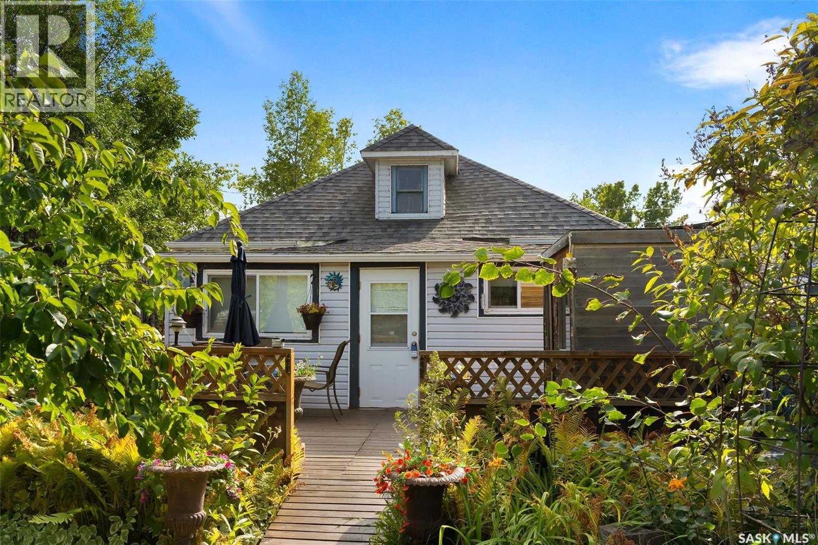 105 6Th Street, Etters Beach, SK - Outdoor
