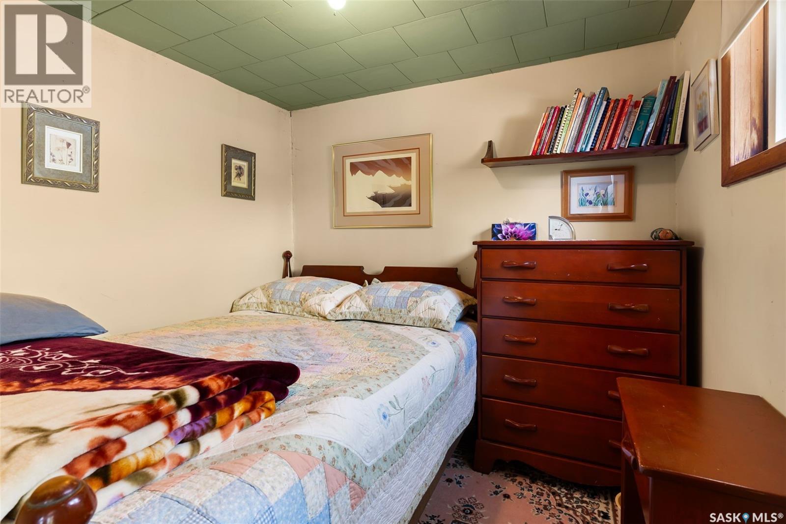105 6Th Street, Etters Beach, SK - Indoor Photo Showing Bedroom