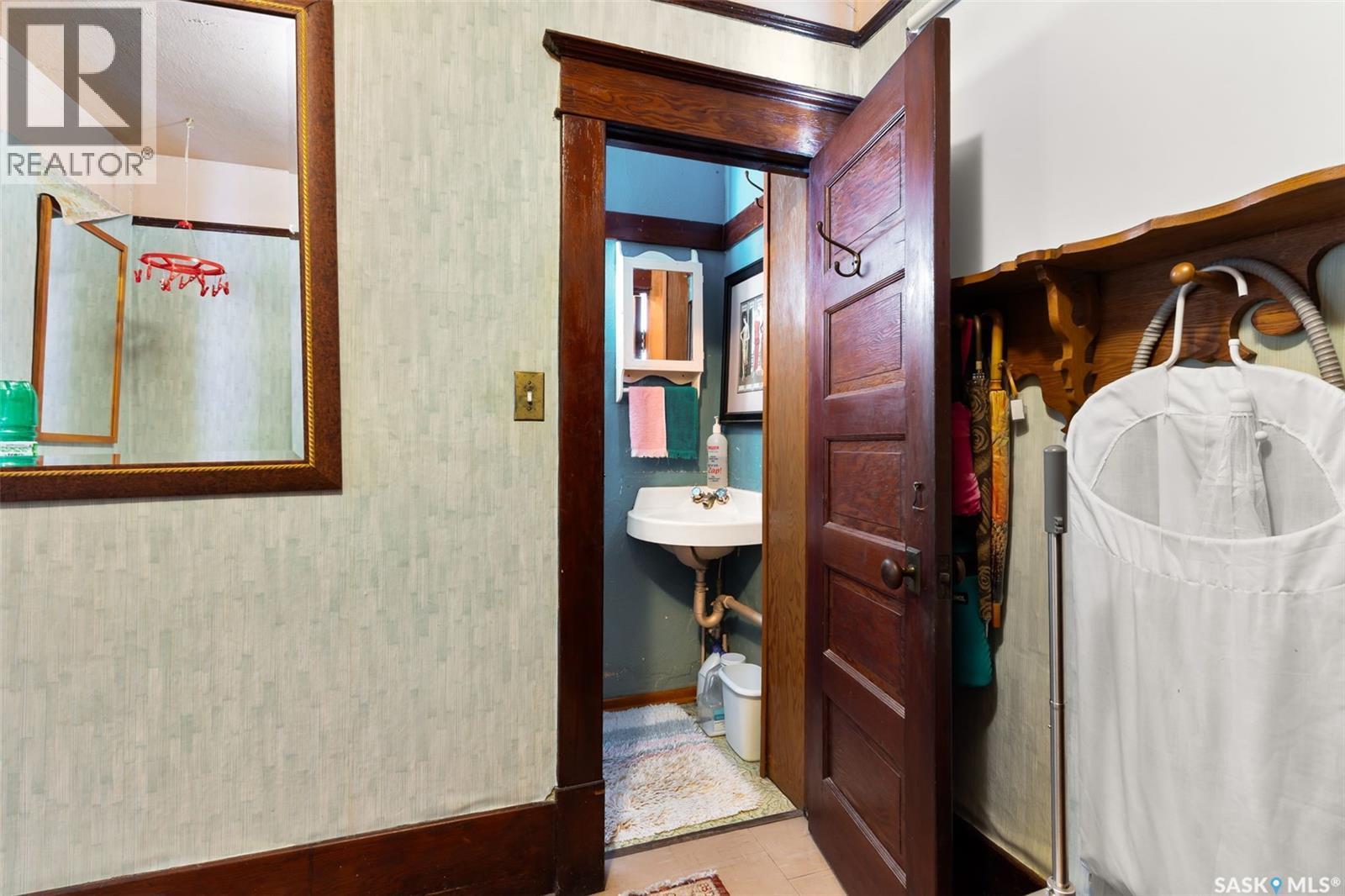 105 6Th Street, Etters Beach, SK - Indoor Photo Showing Bathroom