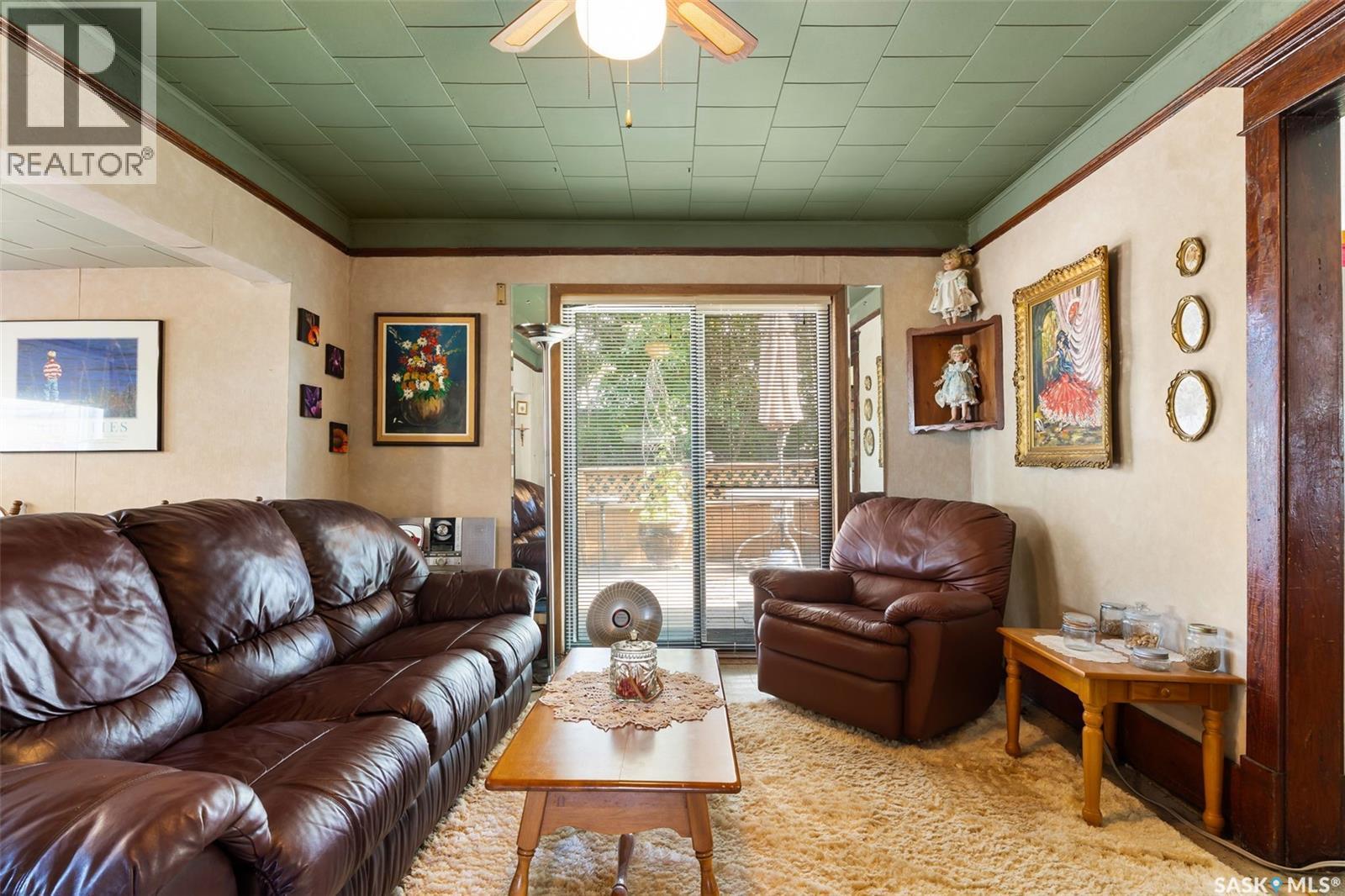 105 6Th Street, Etters Beach, SK - Indoor Photo Showing Living Room