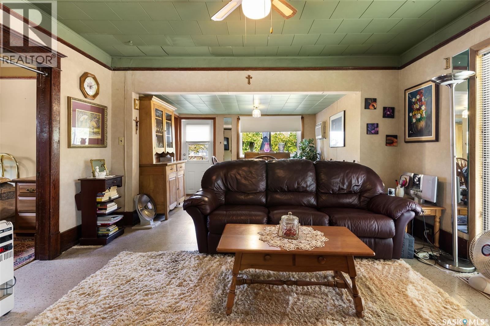 105 6Th Street, Etters Beach, SK - Indoor Photo Showing Living Room