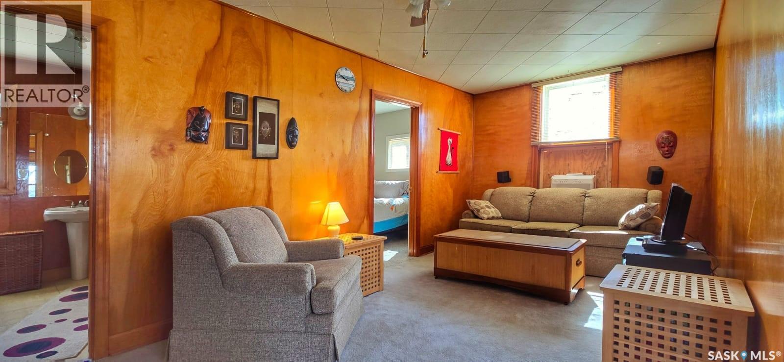 223 2Nd Street E, Regina Beach, SK - Indoor