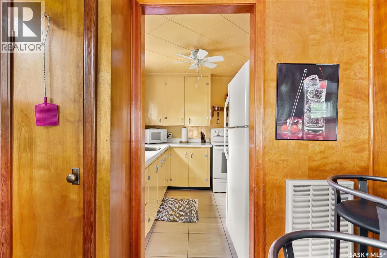 223 2Nd Street E, Regina Beach, SK - Indoor