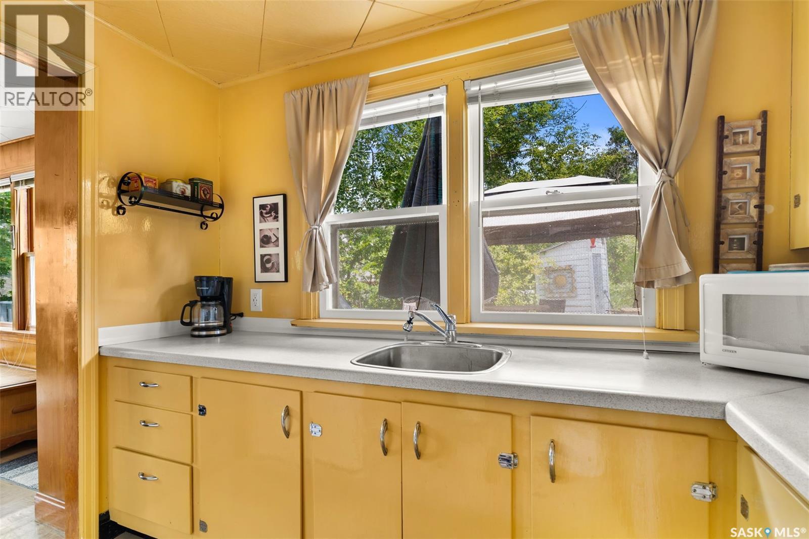 223 2Nd Street E, Regina Beach, SK - Indoor Photo Showing Kitchen