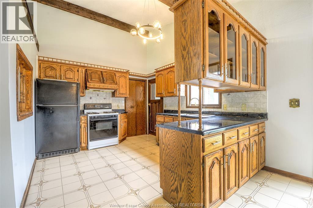 204 Pearson Drive, Harrow, ON - Indoor Photo Showing Kitchen