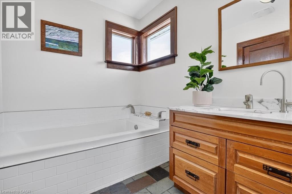 859 Queen'S Boulevard, Kitchener, ON