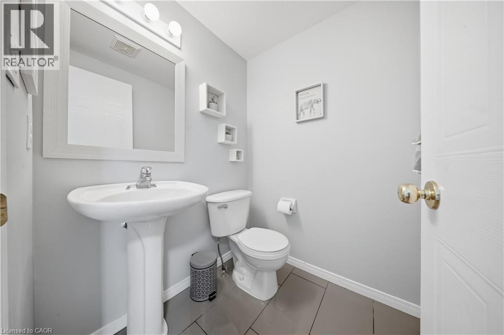 18 Prosperity Drive, Kitchener, ON - Indoor Photo Showing Bathroom