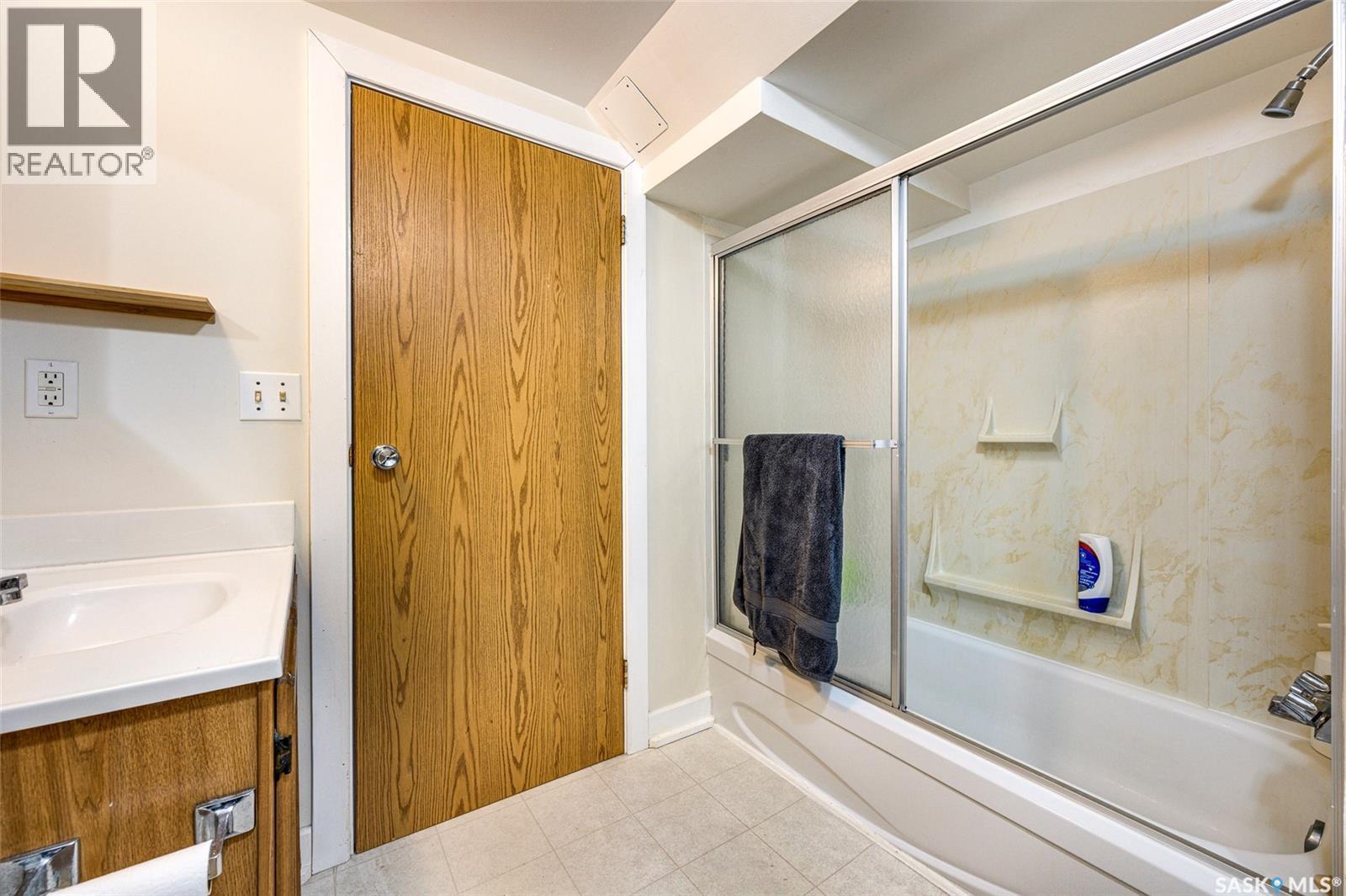 1325 Elliott Street, Saskatoon, SK - Indoor Photo Showing Bathroom