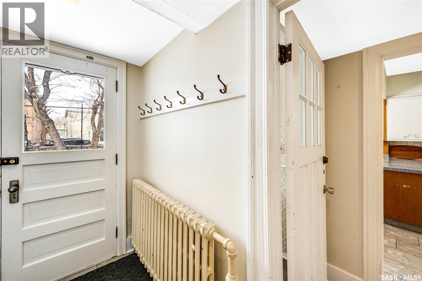 1325 Elliott Street, Saskatoon, SK - Indoor Photo Showing Other Room