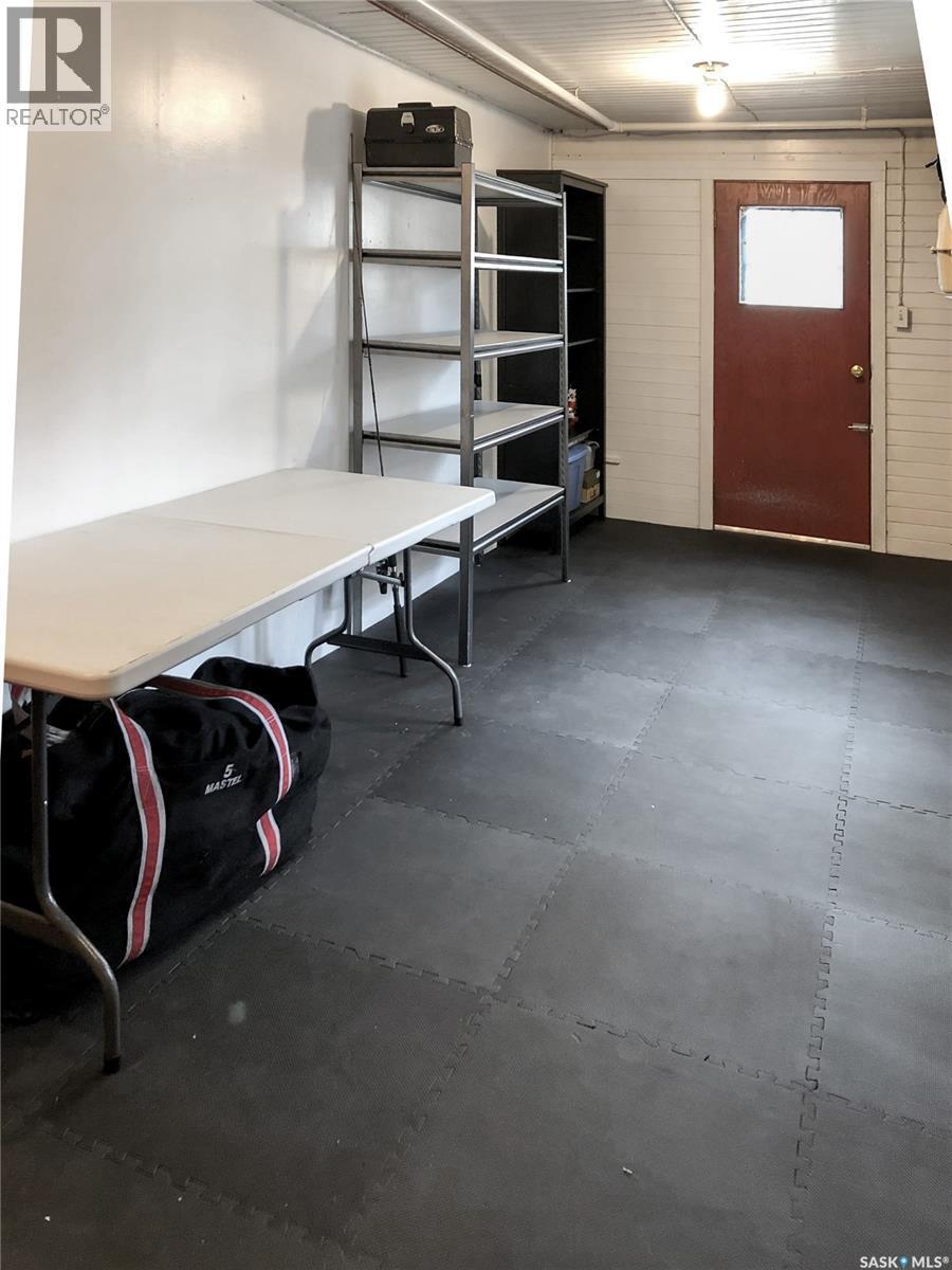 1325 Elliott Street, Saskatoon, SK - Indoor