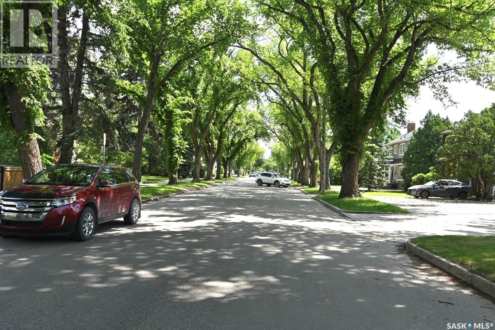 1325 Elliott Street, Saskatoon, SK - Outdoor