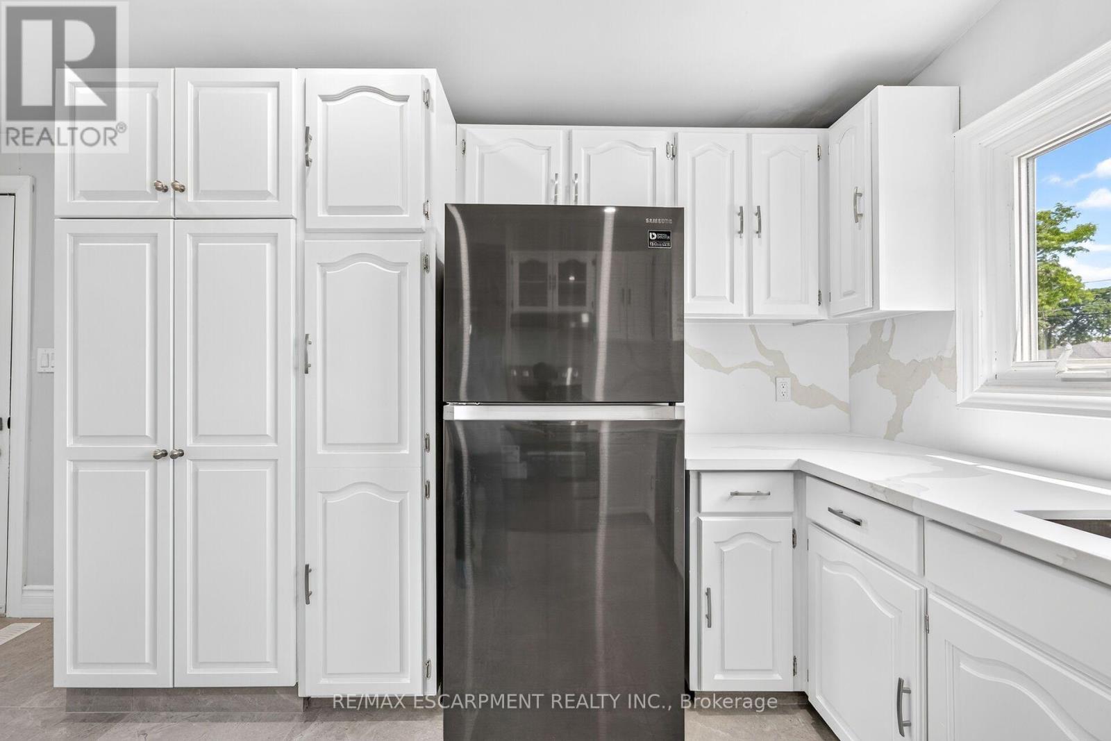 96 Fielding Crescent, Hamilton, ON - Indoor Photo Showing Kitchen