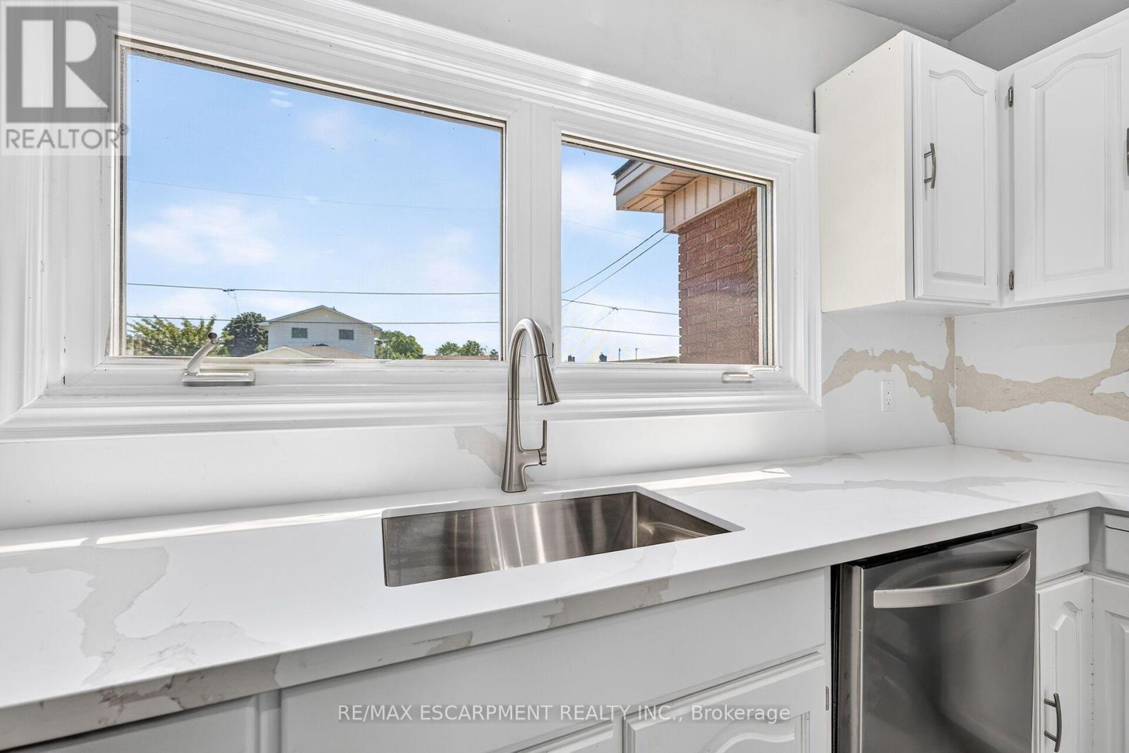 96 Fielding Crescent, Hamilton, ON - Indoor Photo Showing Kitchen