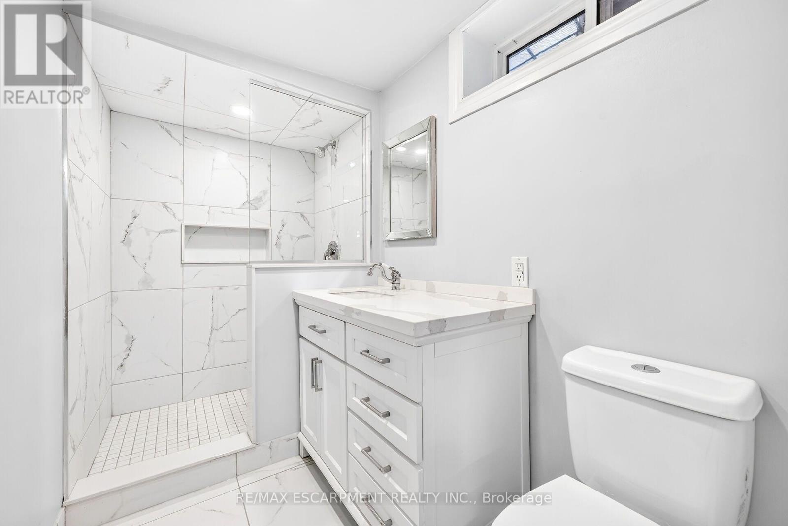 96 Fielding Crescent, Hamilton, ON - Indoor Photo Showing Bathroom